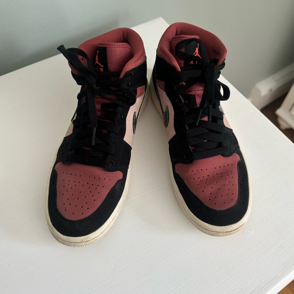 Mid rise air jordans in canyon rust - Picture 2 of 6